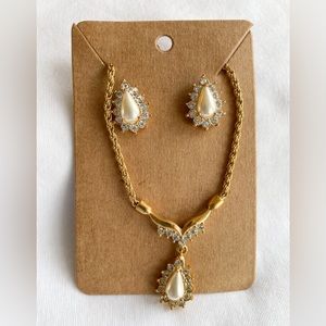 Necklace and earrings set